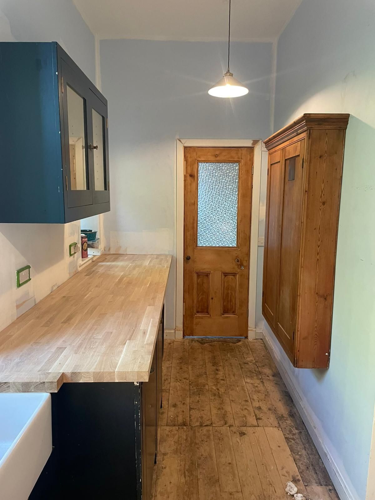 Navy Kitchen with Oak Worktops and a Belfast Sink — gallery photo