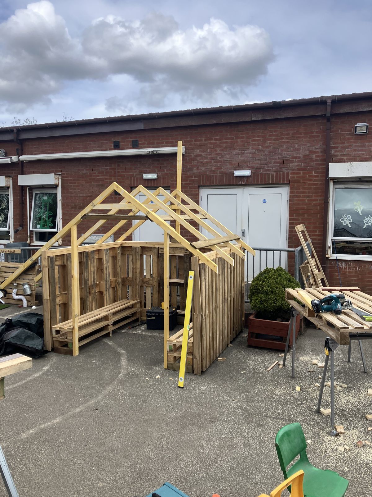 Outdoor Reading Shelter for a Nursery — gallery photo