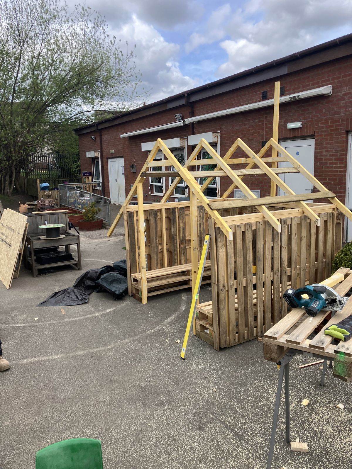 Outdoor Reading Shelter for a Nursery — gallery photo