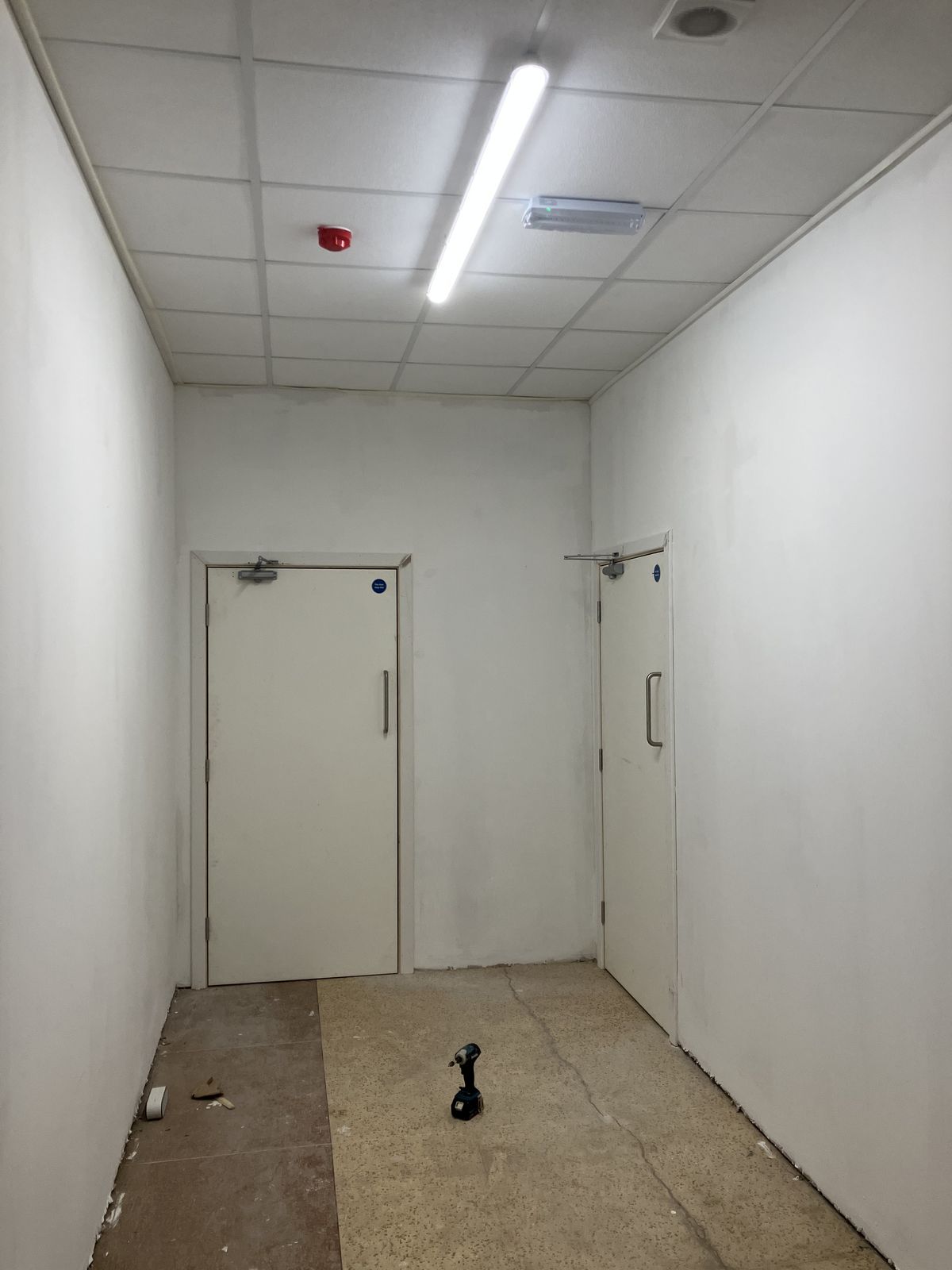 Shop Unit Fit-Out with a Fire Wall — gallery photo